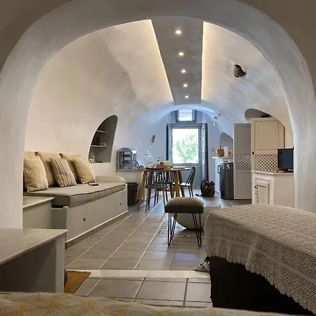 Cave House Martrona Foinikia (Santorini)